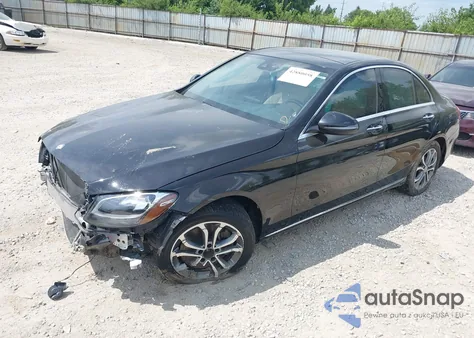 2016 Mercedes-Benz C-Class 4Matic z USA, uszkodzony, nr VIN 55SWF4KB2GU136638